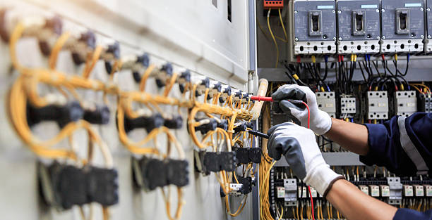 Professional Electrician technician working in Union City, OK